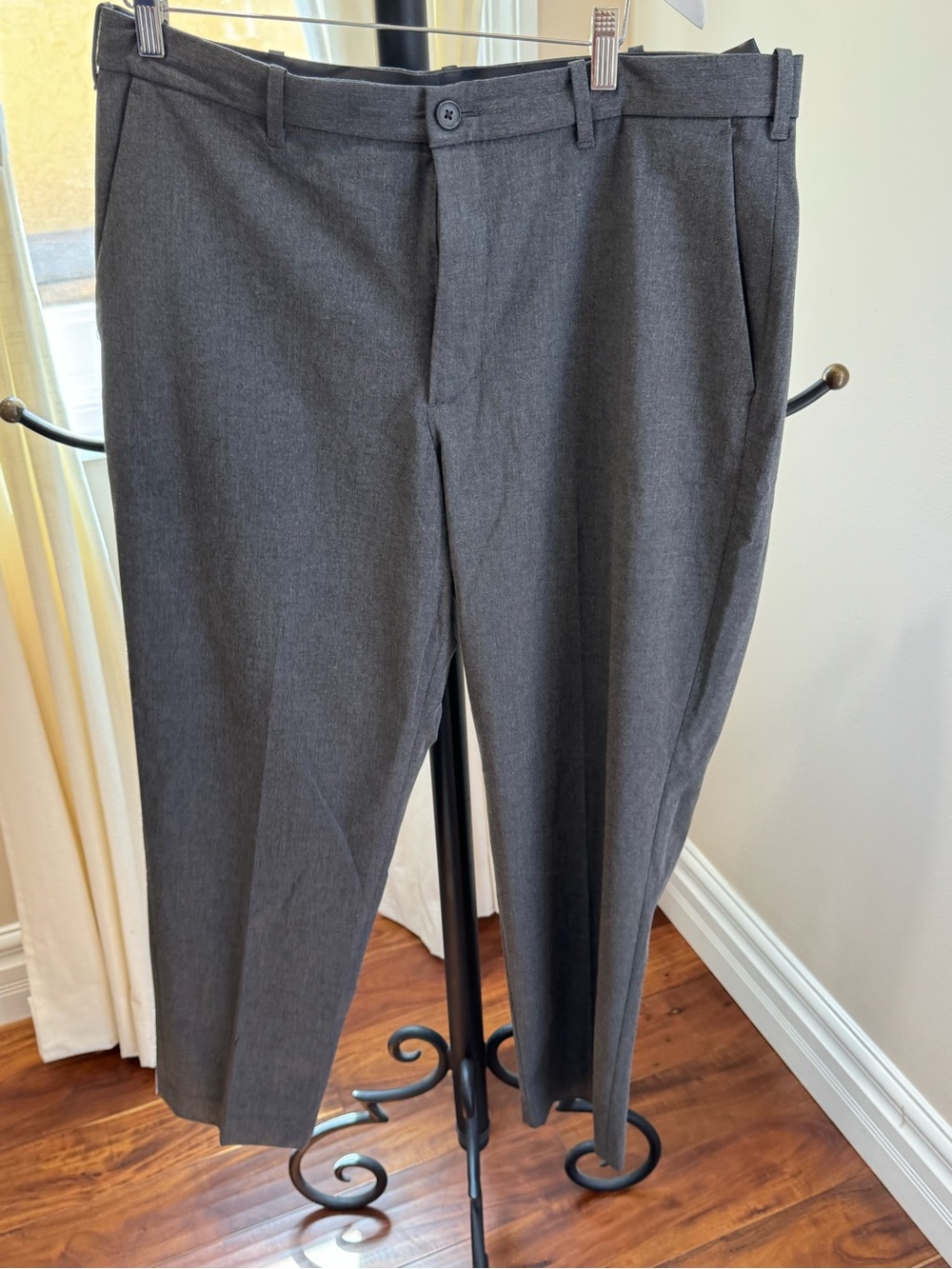 Uniqlo Men's Gray Dress Pants - Classic Tailored Fit 36-39 Waist